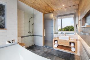 Corner Suite